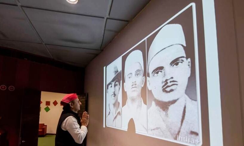 अखिलेश यादव ने क्रांतिकारी महापुरुषों और डाॅ राममनोहर लोहिया को श्रद्धांजलि अर्पित की