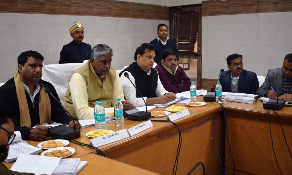 मुजफ्फरनगर में अवैध शराब कारोबार पर अंकुश लगायेंगे अफसर  विधान परिषद् की प्रश्न व सन्दर्भ समिति के सभापति वीरेन्द्र सिंह ने समीक्षा में दिये निर्देश