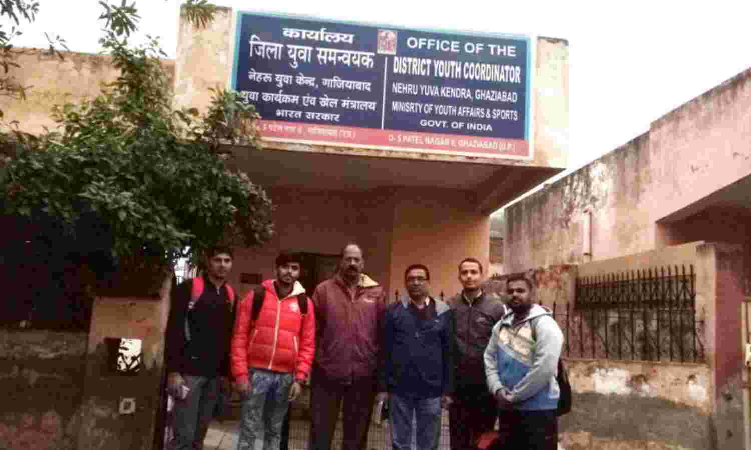 23 वें राष्ट्रीय युवा उत्सव लखनऊ के लिए नेहरू युवा केन्द्र गाजियाबाद के स्वयं सेवक रवाना