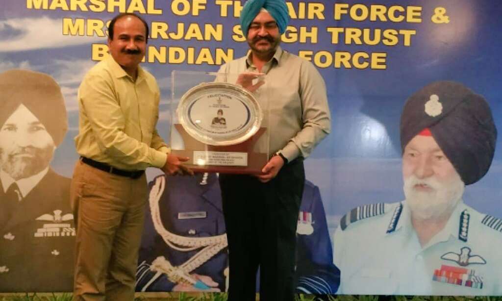 भारतीय वायु सेना ने Marshal of the Air Force & Mrs. Arjan Singh Trust  को सम्मानित किया