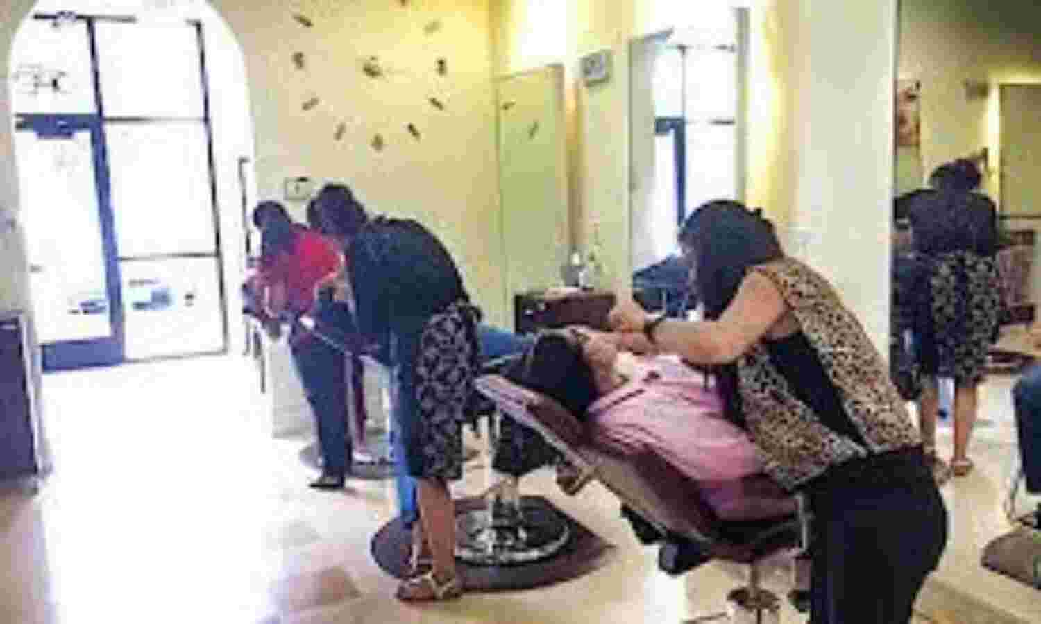 दारूल उलूम देवबन्द ने जारी किया फतवा मुस्लिम औरतो  लगा जोर का झटका