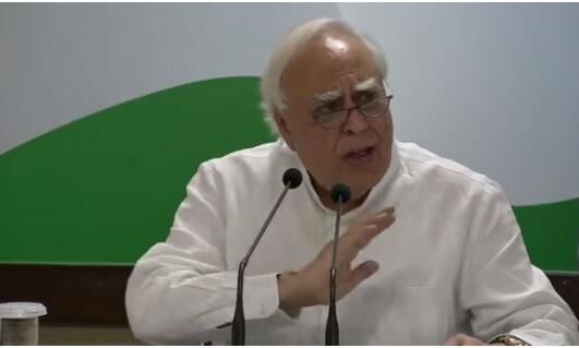 सत्ता बदलने में लोगों की तकदीर भी बदल जाती है जो बंजर जमीन हो उस में हरियाली आ जाती है : सिब्बल