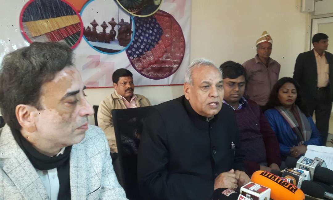 एक जनपद एक उत्पाद फेयर में प्रदेश के प्रत्येक जनपद से ओ.डी.ओ.पी. योजनान्तर्गत चिन्हित उत्पाद के प्रदर्शन एवं बिक्री की व्यवस्था की गयी है :सत्यदेव पचौरी