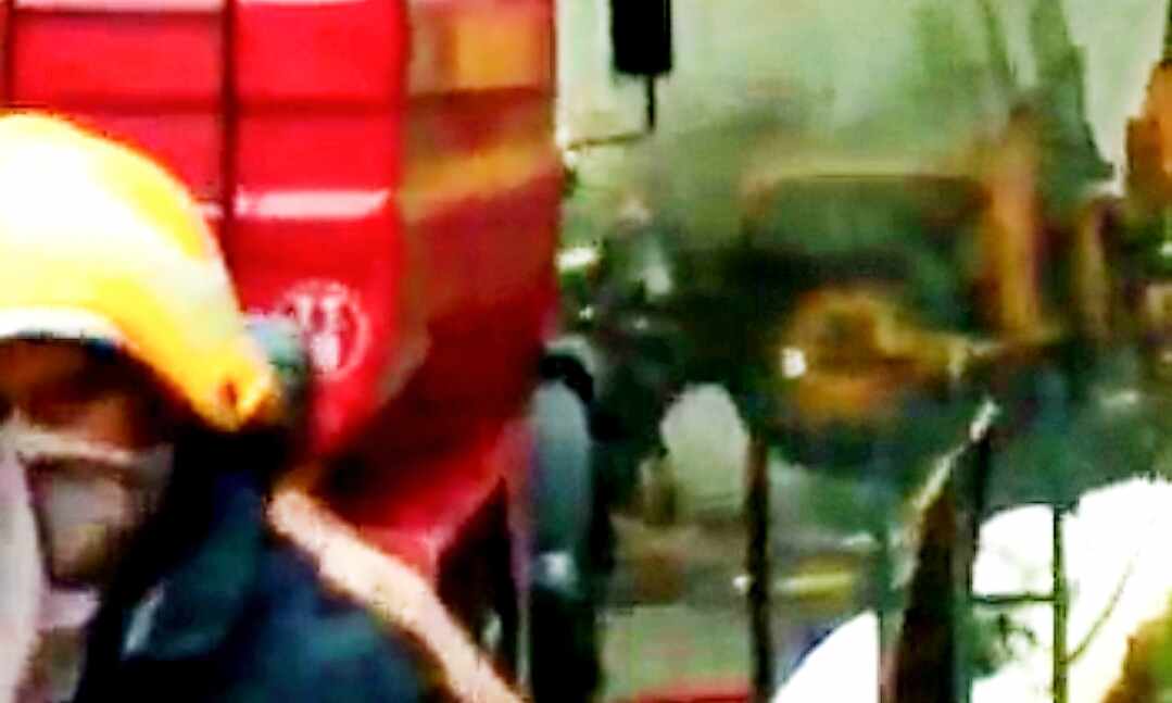 मुंबई में पांच मंजिला कमर्शियल बिल्डिंग में लगी आग
