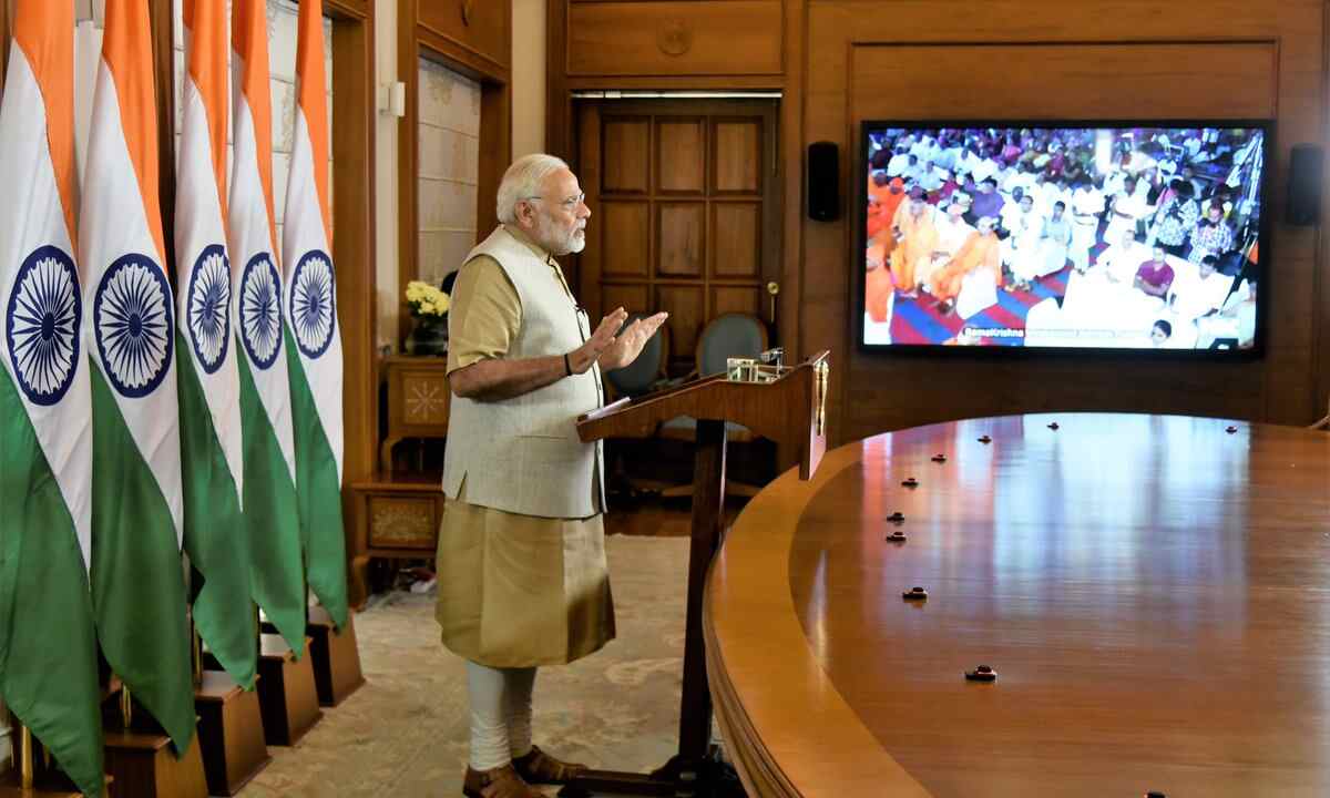 युवाओं को राष्ट्र निर्माण के लिए अपनी ऊर्जा समर्पित कर देनी चाहिए : नरेन्द्र मोदी