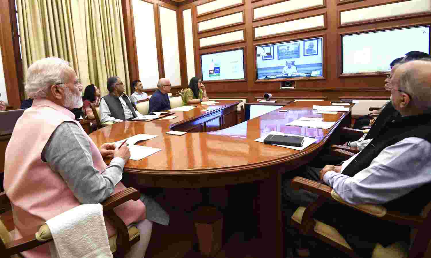 प्रधानमंत्री ने आयुष्मान भारत और सुगम भारत योजनाओं की प्रगति की समीक्षा की