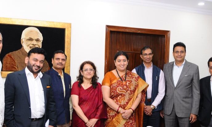 मीडिया इकाइयों को एक साथ जोड़ने से नई ऊर्जा का संचार होगा : स्मृति जुबिन ईरानी