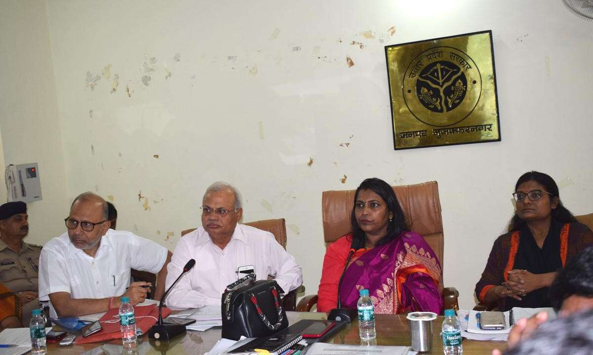 बच्चों का शतप्रतिशत टीकाकरण कराया जाये, कोई बच्चा टीकाकरण से न छूटे : जिलाधिकारी
