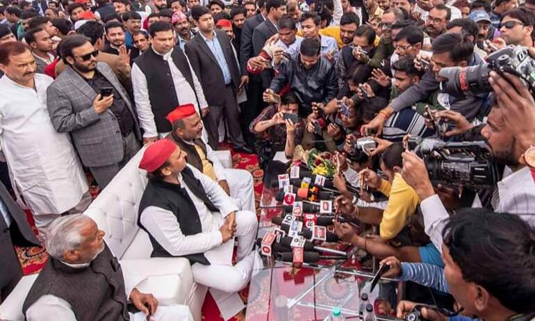 कांग्रेस ने भारत की जनता को आत्मनिर्भर नहीं होने दिया : अखिलेश यादव