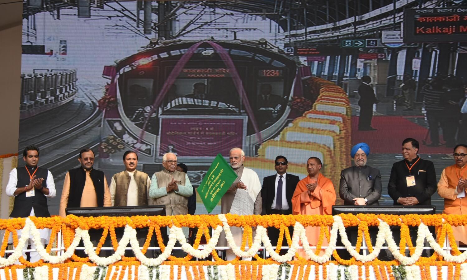 प्रधानमंत्री ने नोएडा और दिल्ली के बीच नए मेट्रो लिंक का उद्घाटन किया