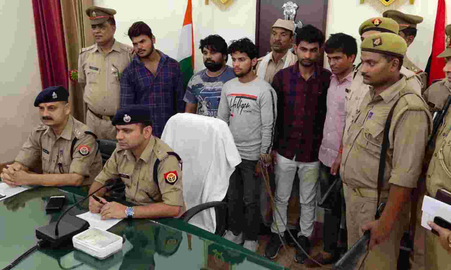 आईपीएस अभिषेक यादव ने लोअर पीसीएस परीक्षा में पकड़ा साॅल्वर गैंग