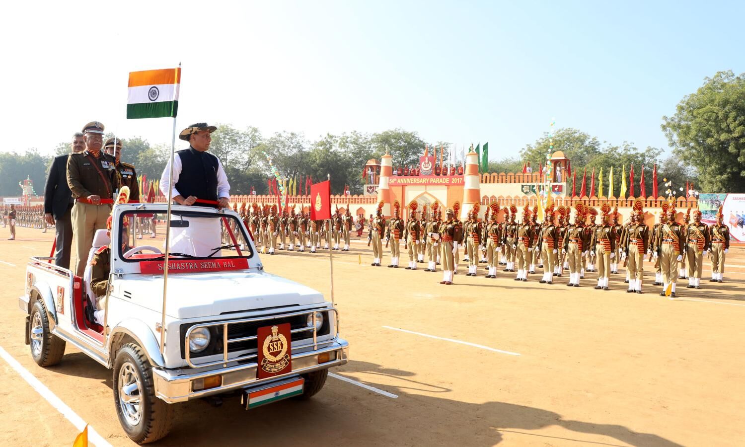 राजनाथ सिंह  सशस्‍त्र सीमा बल के 54वें वर्षगांठ परेड में शामिल हुए