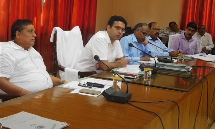 सरकारी जमीन से अतिक्रमण/अवैध कब्जे इस माह में प्रत्येक दशा हट जाये-जिलाधिकारी