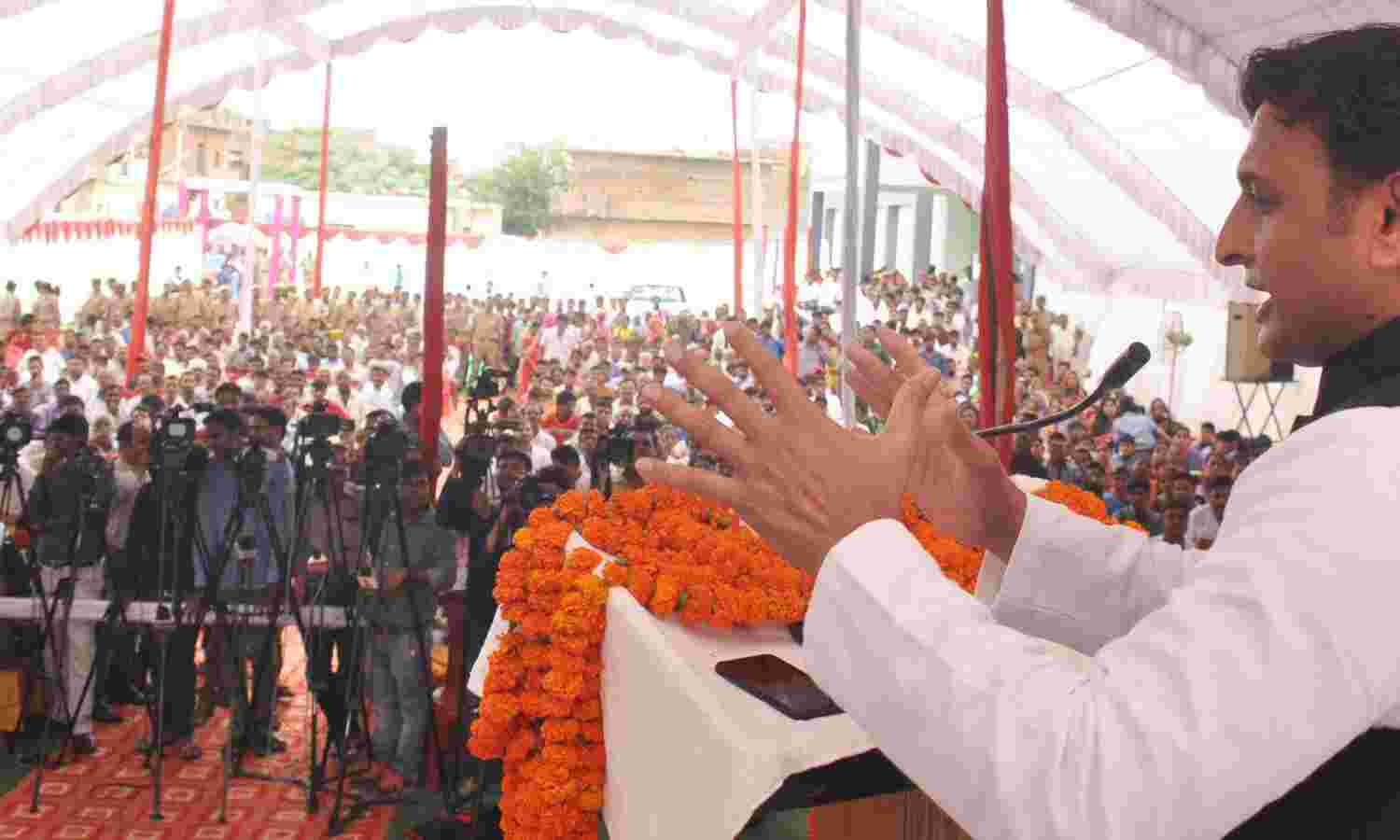समाजवादियों का हमेशा से मानना है कि धर्म-आस्था व्यक्तिगत मामला है इसको लेकर राजनीति नहीं होनी चाहिए: अखिलेश यादव