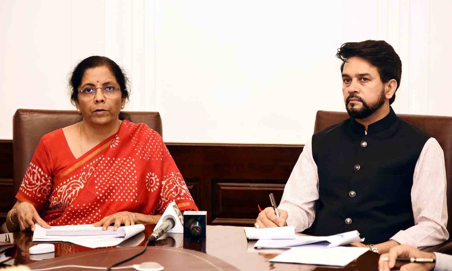 कोरोना वायरस के खिलाफ लड़ाई लड़ने के लिए 1.70 लाख करोड़ रुपये के राहत पैकेज का ऐलान
