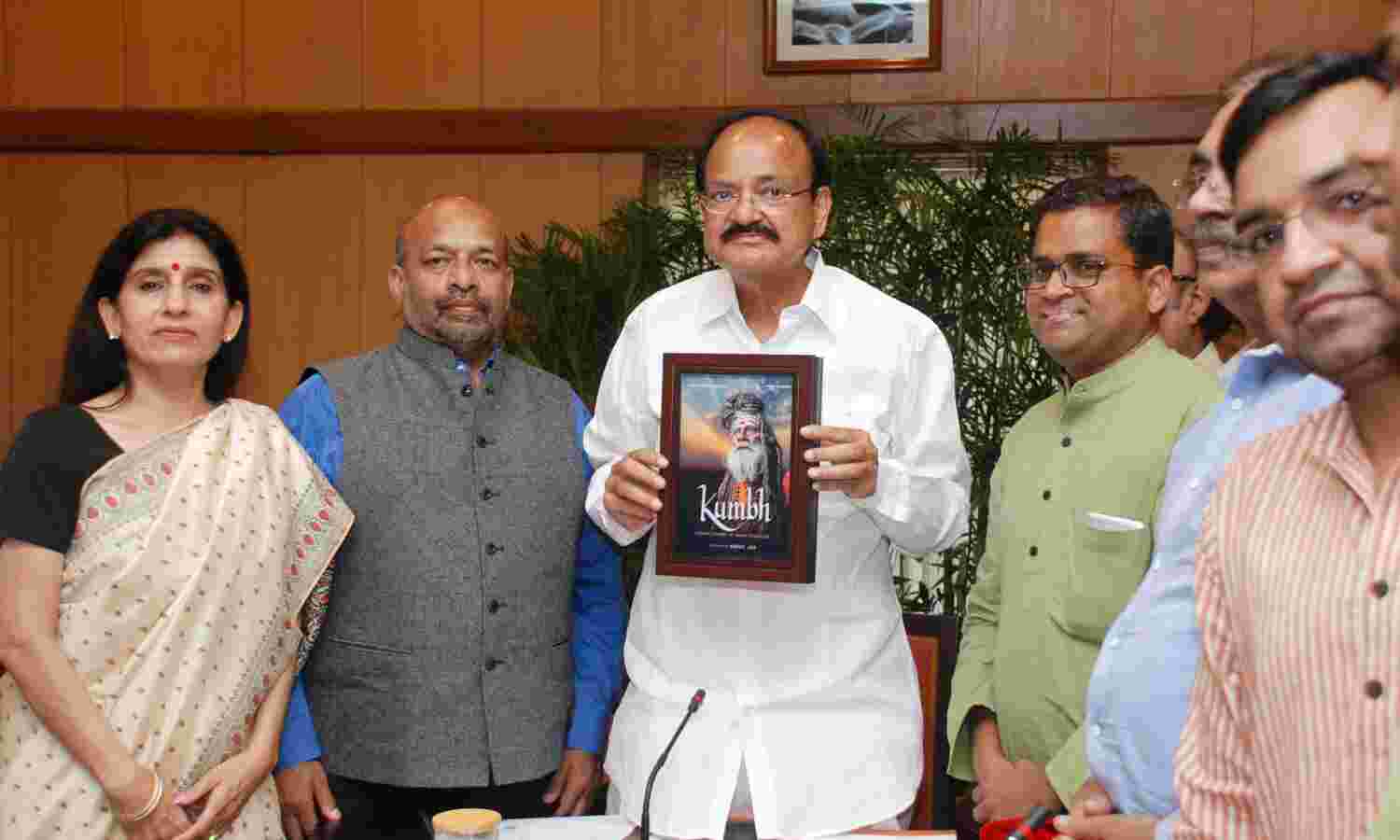 संस्‍कृति, मूल्‍यों और भारतीयता की जड़ों की ओर लौटो : वेंकैया नायडू