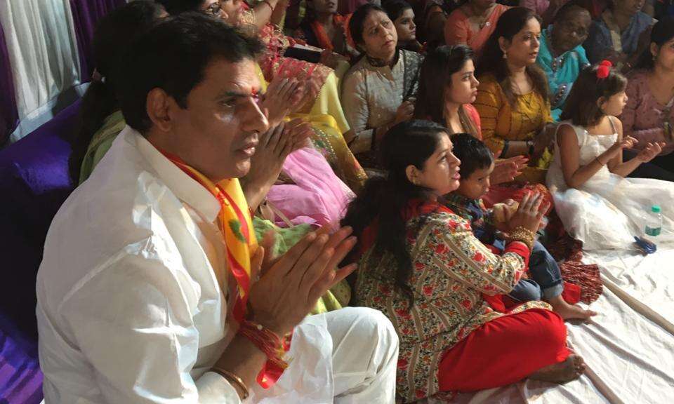 भाजपा नेता ईश्वर मावी ने भारत सिटी सोसाइटी में आयोजित श्री गोवर्धन पूजा में भाग लिया