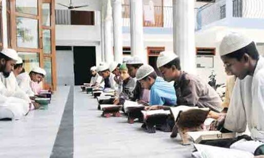 अब स्कूल टाईम में नहीं चलेंगे मदरसे