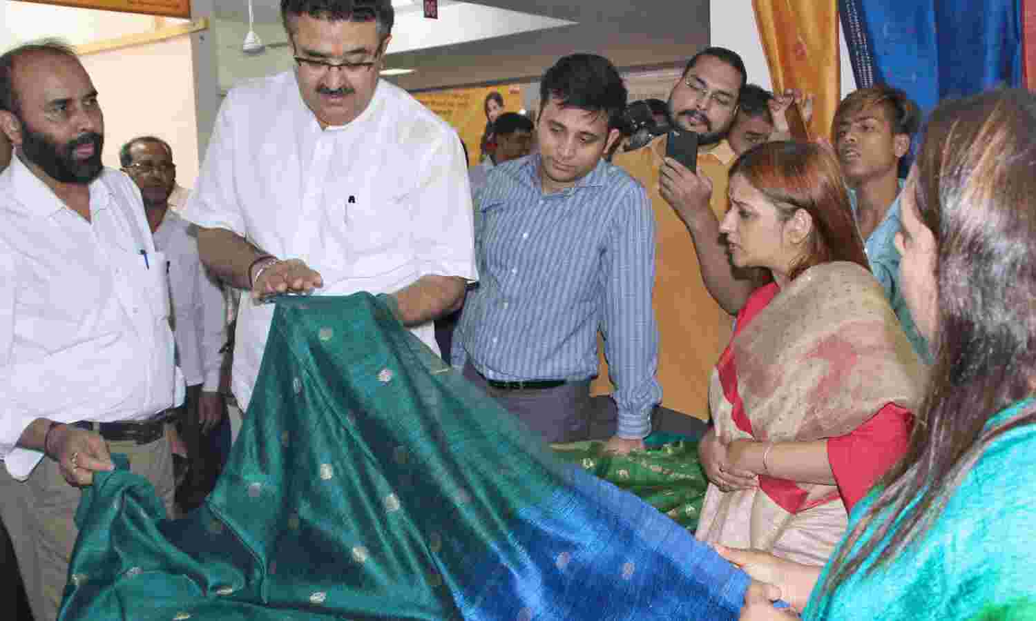 प्रदर्शनियों के आयोजन से कारीगरों के कारोबार को मिलेगा बढ़ावा - डा0 नवनीत सहगल