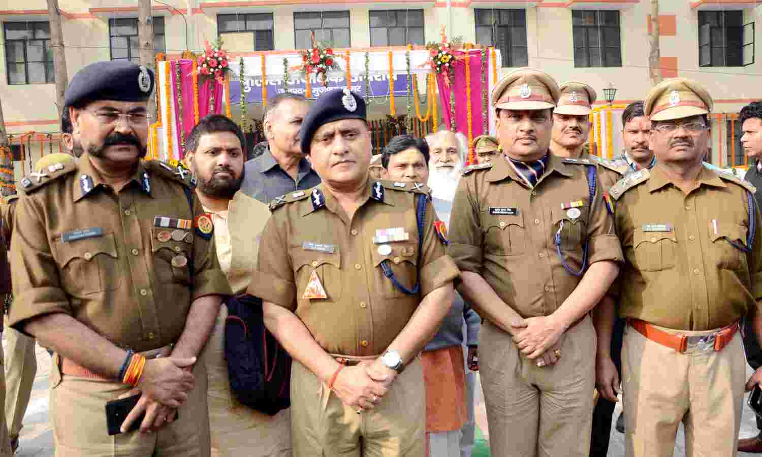 पुलिस और बदमाशों में मुठभेड़ मैच, सुधीर का एन्काउंटर में दोहरा शतक