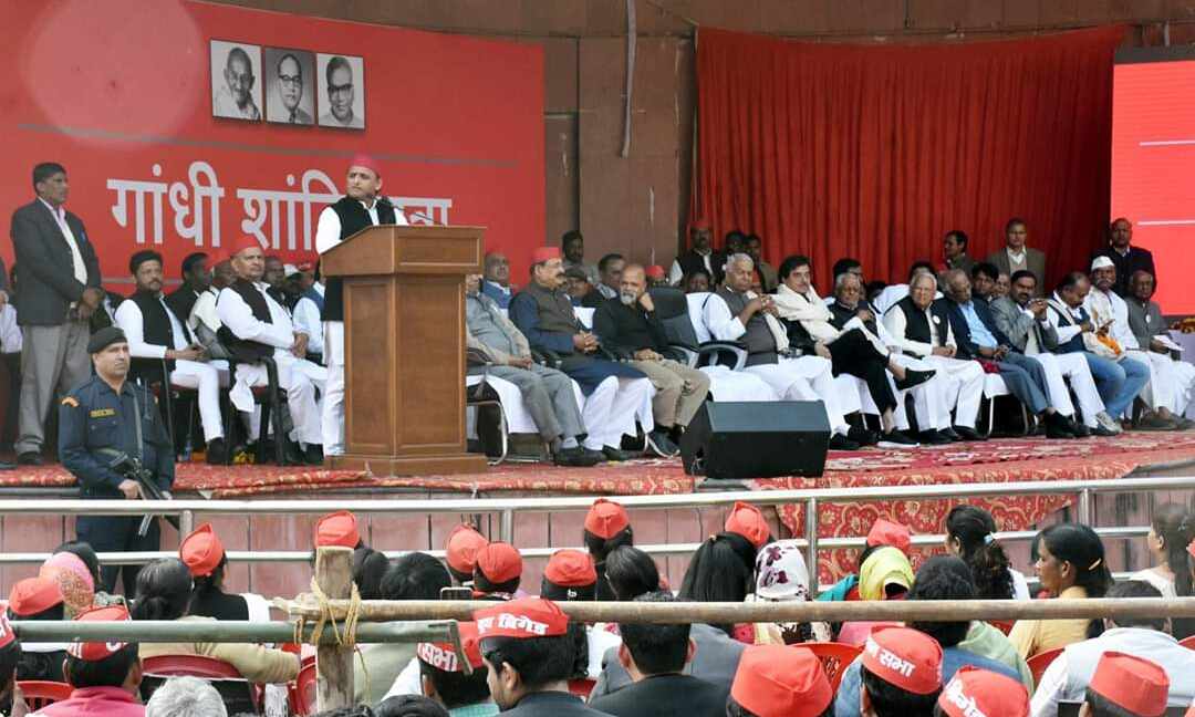 सरकार से ऊपर होती है जनता : अखिलेश यादव