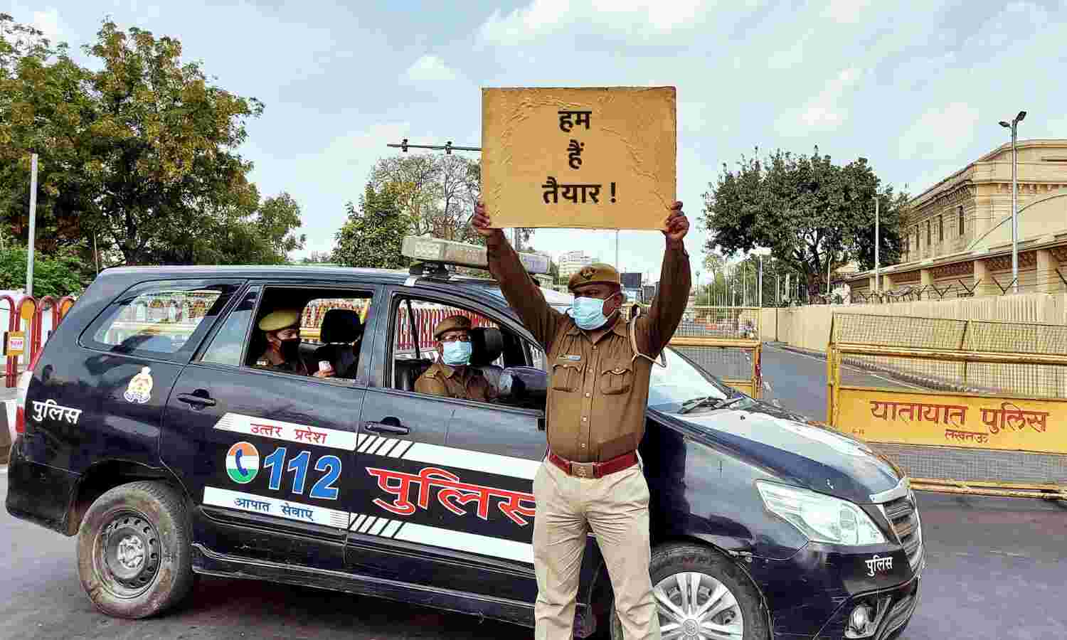 डायल 112 उत्तर प्रदेश पुलिस दे रही है मानवता और कर्तव्य का संदेश