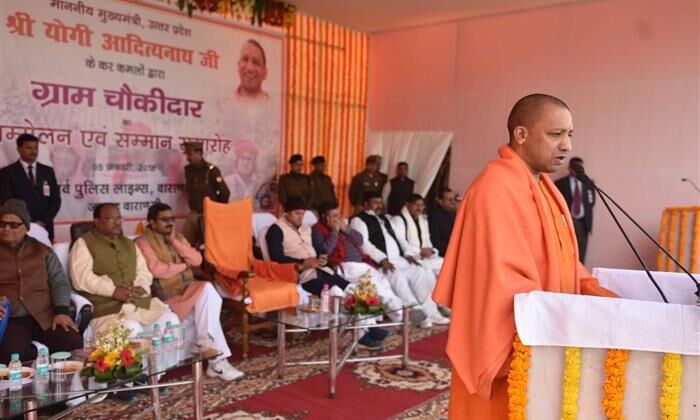 अपराधों की सूचना पुलिस अधिकारियों तक पहुंचाने में ग्राम चौकीदार अहम भूमिका निभा सकते हैं : योगी आदित्यनाथ