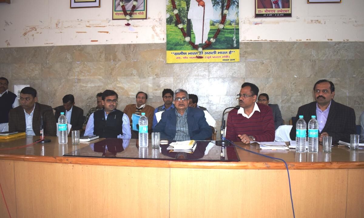 किसानों की समस्याओं का निस्तारण समयबद्ध ढंग से सुनिश्चित किया जायेः जिलाधिकारी
