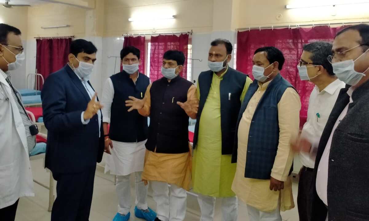 कपिल अग्रवाल ने जिला अस्पताल का निरीक्षण किया और कोरोना वायरस की रोकथाम के प्रबंधन की समीक्षा की