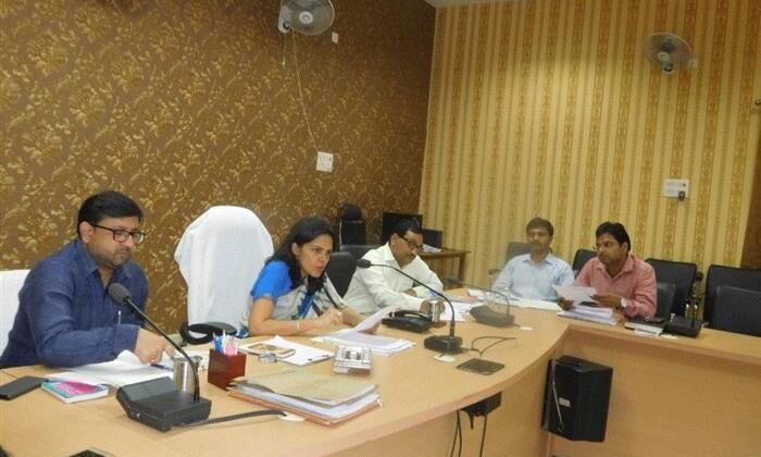 जनपद में संचालित परियोजना के निर्माण कार्य समय से पूरा करें - डॉ0 रोशन जैकब