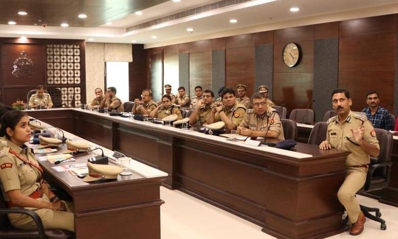 पुलिस ने विकसित किया यूपी कॉप एप , पुलिस से जुड़ी 27 सुविधाएं घर बैठे होंगी उपलब्ध