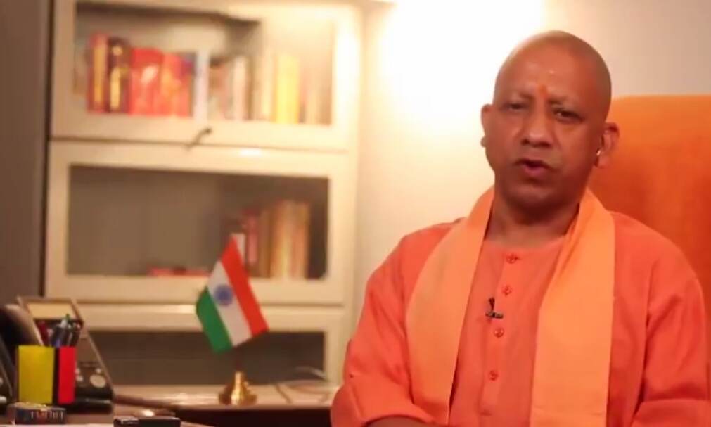 कोरोना वायरस के इंफेक्शन पर काबू पाने के लिए भीड़ से बचना बेहद जरूरी : योगी