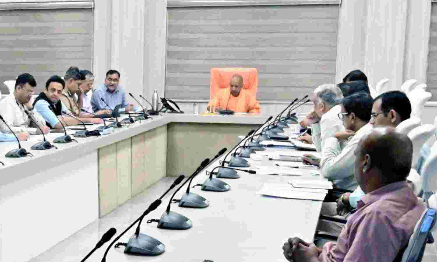 मुख्यमंत्री ने त्योहारों के सम्बन्ध में पुलिस एवं प्रशासन  को सावधानी बरतने के साथ सतर्क रहने के दिये निर्देश