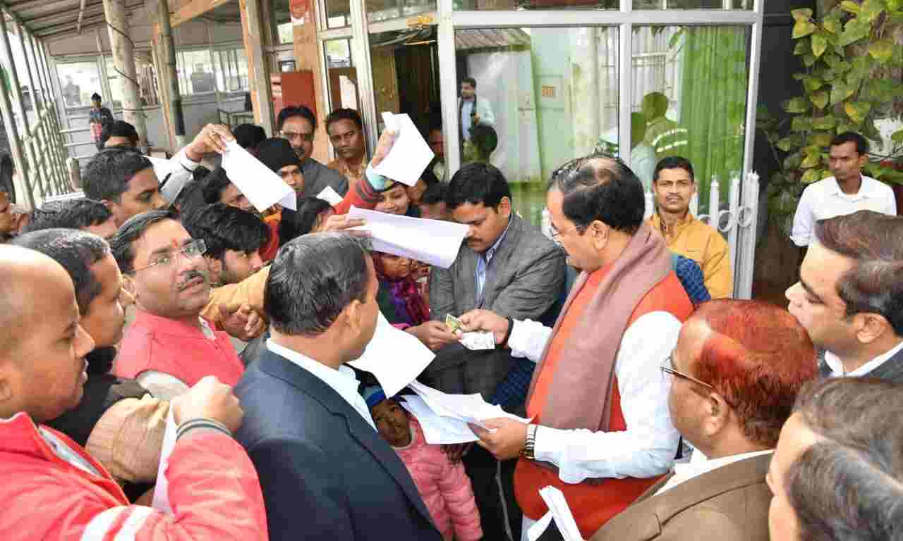 पूरी संवेदनशीलता के साथ जनसमस्याओं का किया जाय निस्तारण : केशव प्रसाद मौर्य