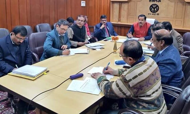 बुन्देलखण्ड एवं अन्य संकटग्रस्त क्षेत्रों में पेयजल आपूर्ति हेतु अभी से सारी तैयारी पूर्ण कर ली जाए : डा. महेन्द्र सिंह