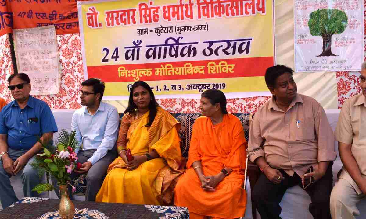 डीएम सेल्वा कुमारी जे. ने गांव में चौपाल लगाकर सुनीं ग्रामीणों की बात