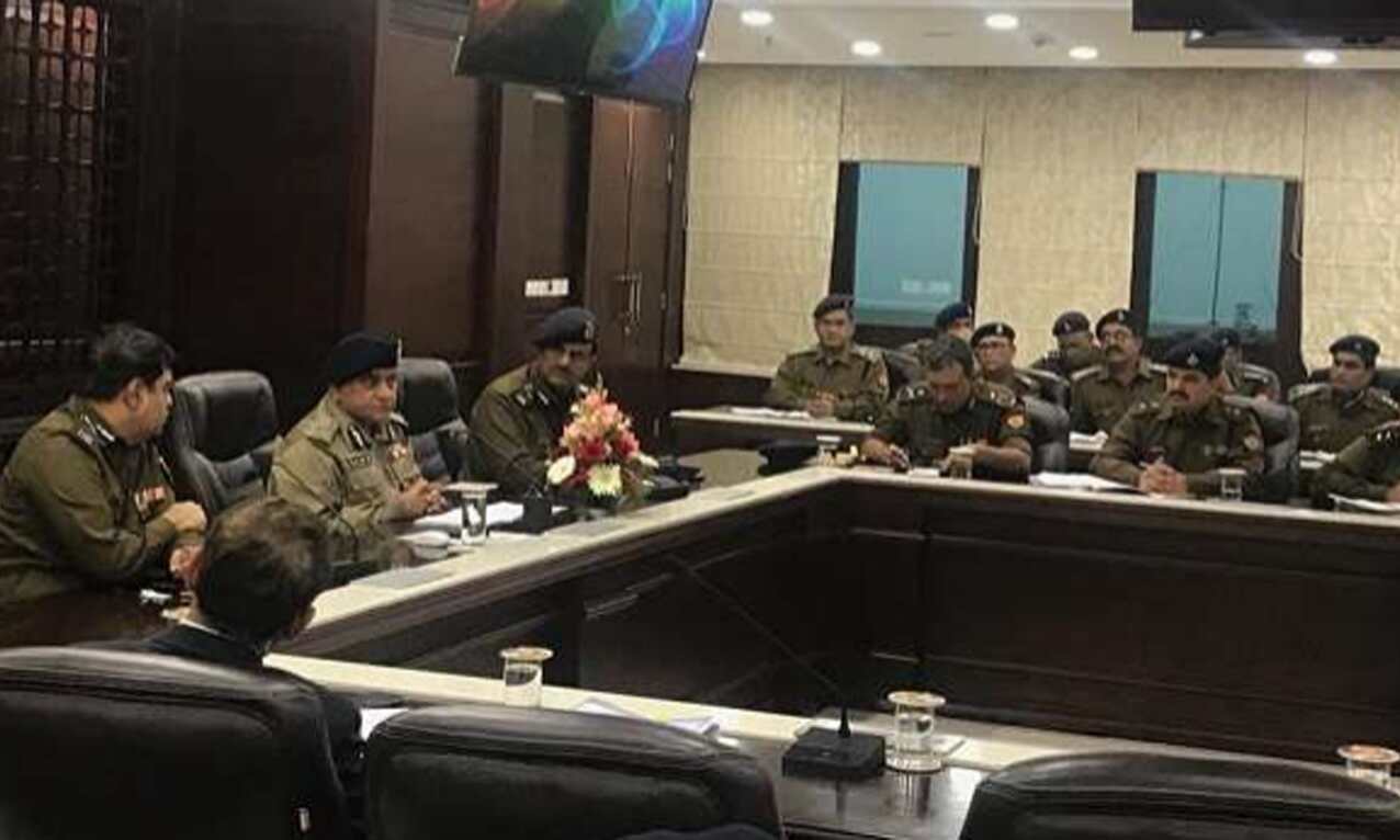 डीजीपी ओपी सिंह ने किया ब्रीफ-सतर्क और सक्रिय बने रहें पुलिस अफसर