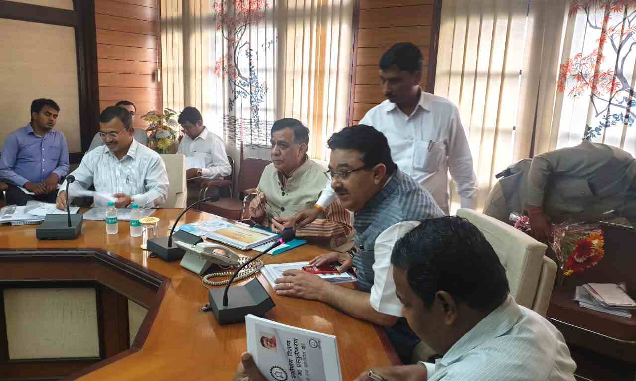 मार्केटिंग के माध्यम से विभिन्न योजनाओं के लाभार्थिंयो हेतु प्लेटफार्म तैयार कराया जाये - मंत्री  सतीश महाना