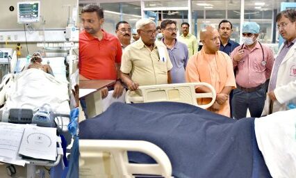 मुख्यमंत्री ने ट्रामा सेंटर पहुंचकर जाना घायलों का स्वास्थ्य