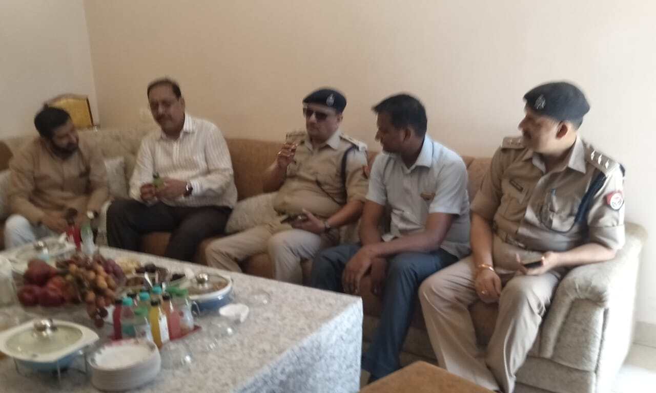 मुहब्बत के पर्व पर आसिफ के घर रही रौनक, जारी रहा मुबारकबाद का दौर