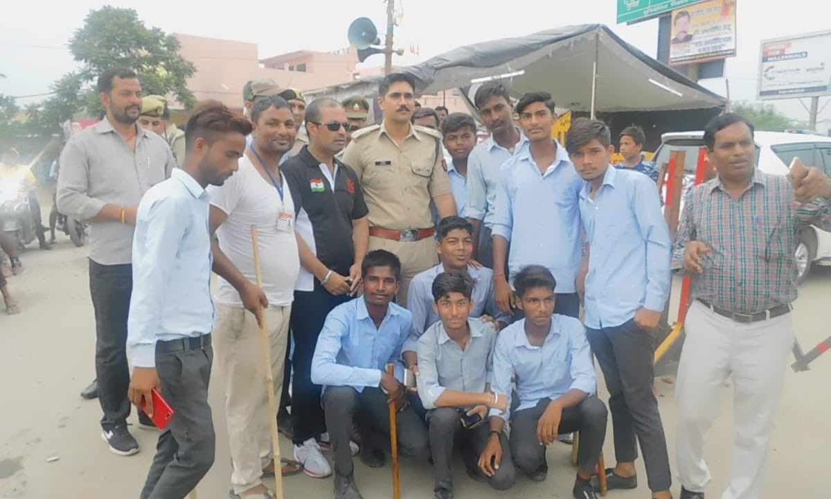 मुजफ्फरनगर एसएसपी अभिषेक यादव ने बढ़ाया छात्रों का मनोबल