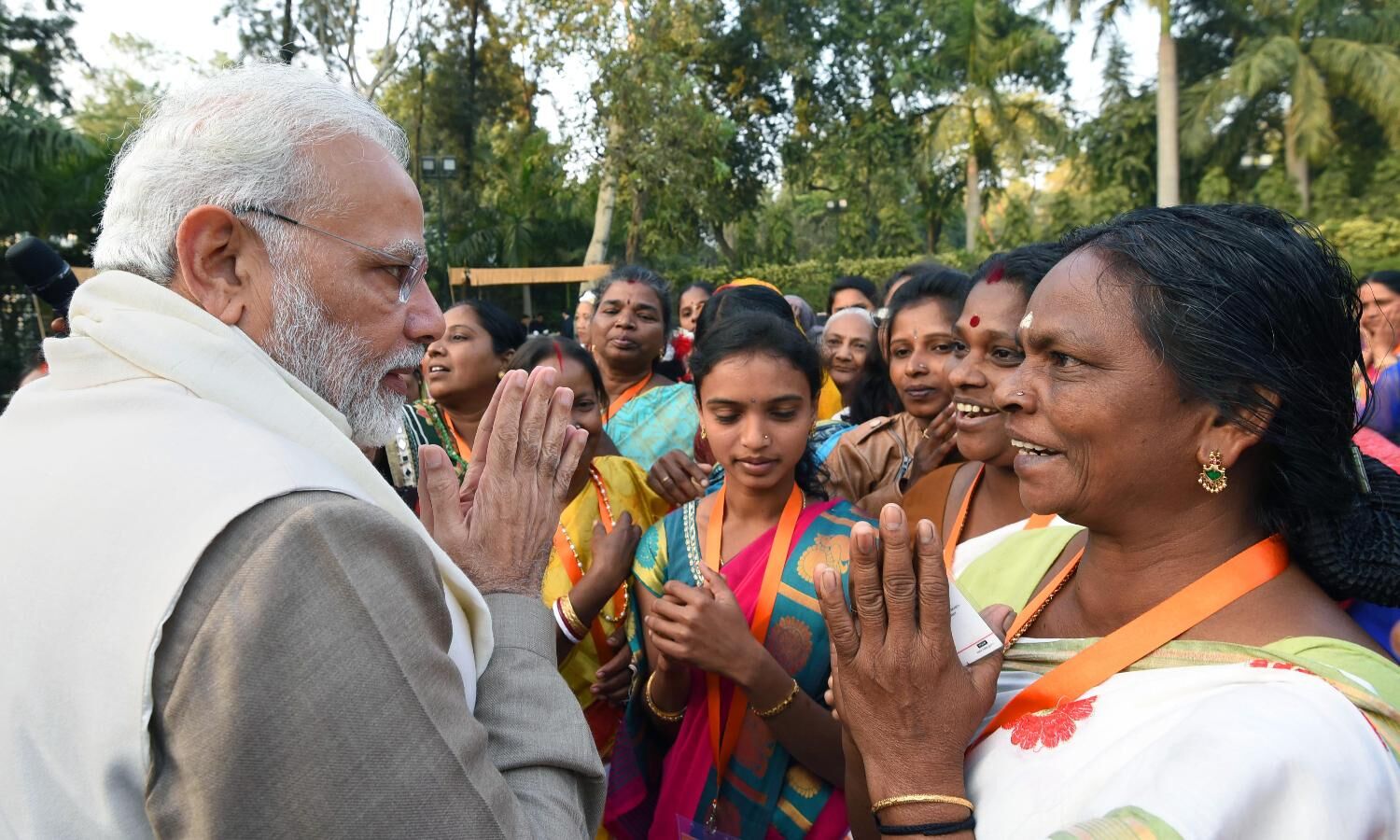 उज्‍ज्‍वला योजना के लाभार्थियों ने प्रधानमंत्री से भेंट की