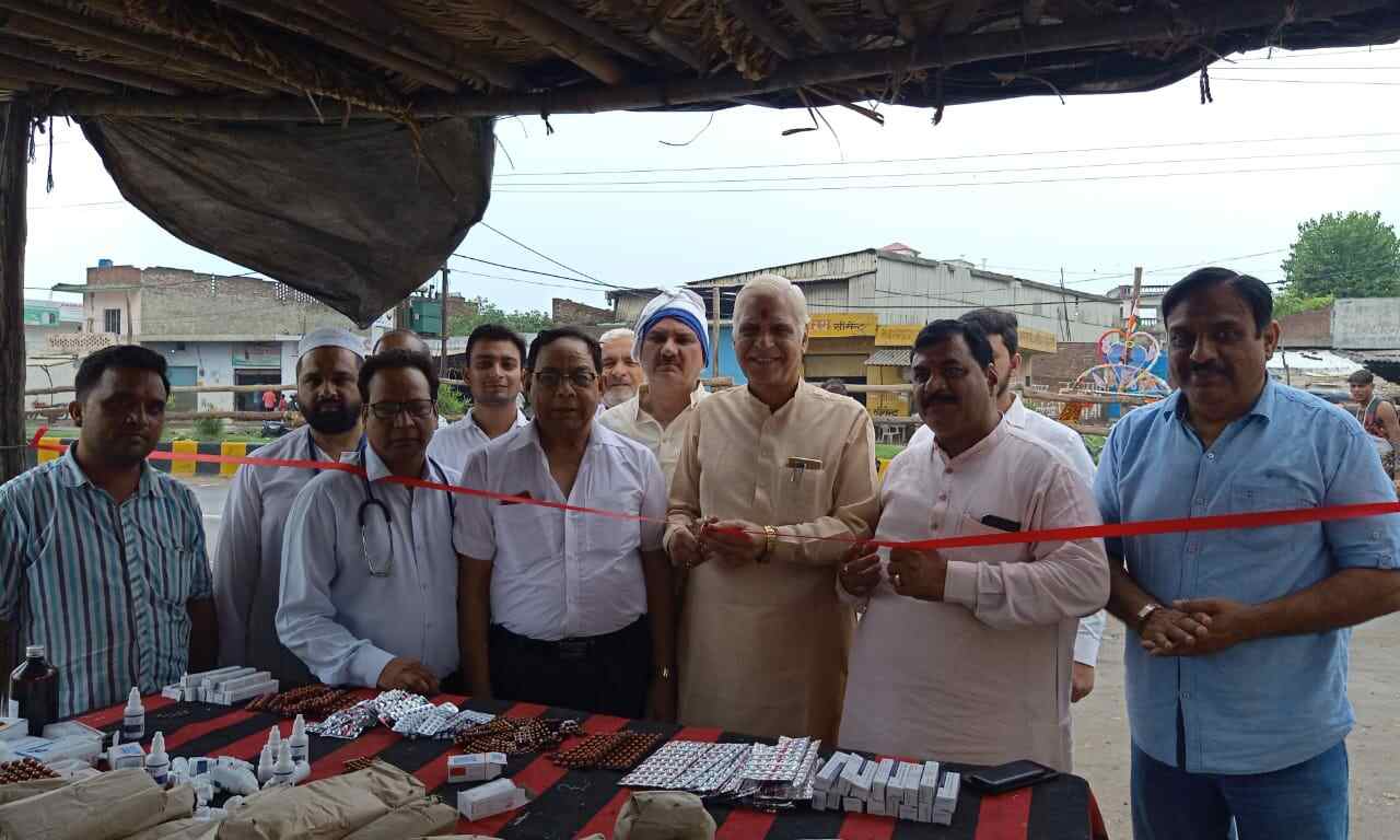 जमात उलेमा हिन्द व ह्यूमैनिटी वेलफेयर सोसाइटी ने कांवड़ियों के लिए लगाया  मेडिकल कैम्प