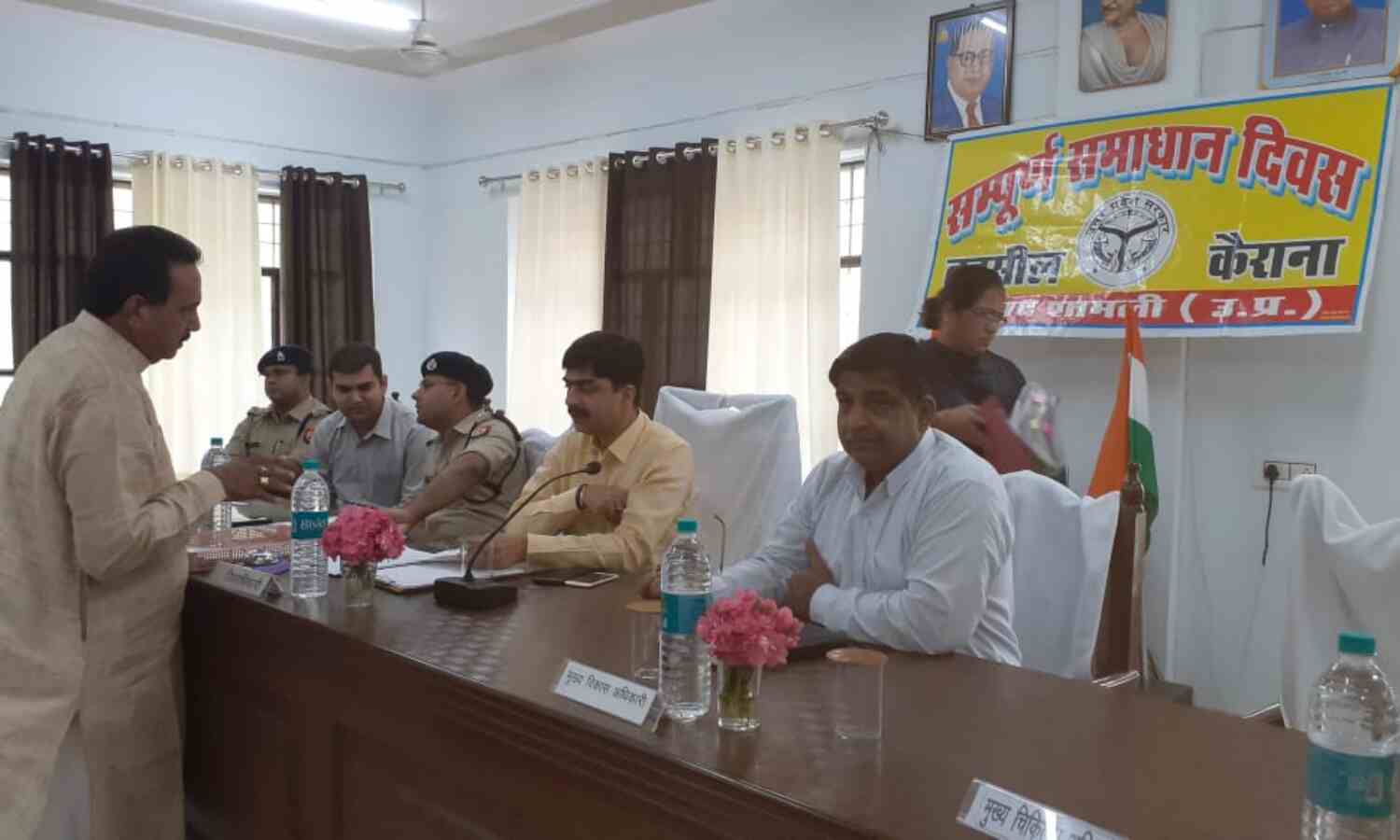 समस्याओं के निस्तारण में लापरवाही की जाती है तो सम्बन्धित अधिकारी के खिलाफ कार्यवाही की जायेगी : डीएम