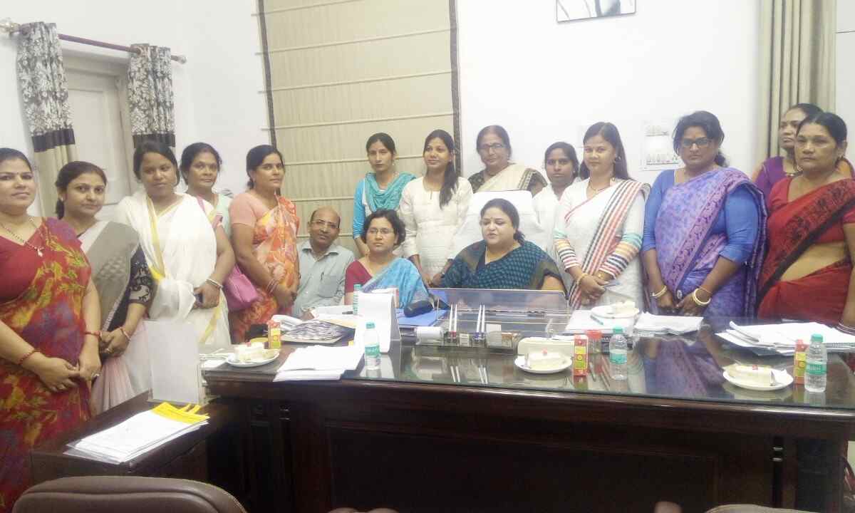 आंगनबाड़ी कार्यकत्रियों ने अनुपमा जायसवाल से मुलाक़ात कर   अपनी समस्याओं से सम्बन्धित ज्ञापन दिया
