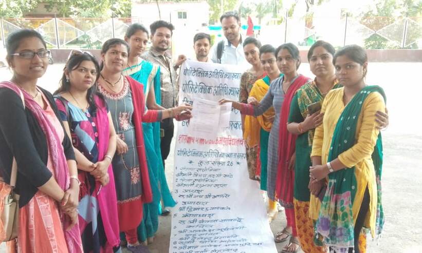 पॉलीटेक्निक कॉलेज के अतिथि व्याख्याता संगठन, छात्रों एवं अभिभावकों से करा रहे हस्ताक्षर