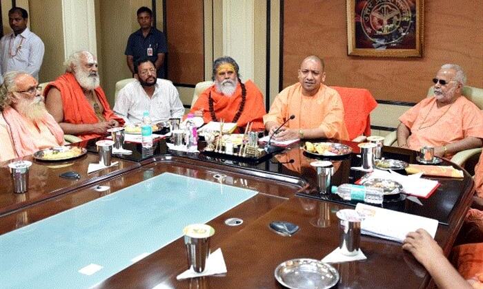 प्रयाग अर्द्धकुम्भ प्रदेश ही नहीं बल्कि देश के सम्मान से जुड़ा है:योगी आदित्यनाथ