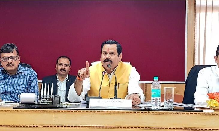 प्रधानमंत्री आवास योजना (ग्रामीण) के आवासों को अतिशीघ्र पूरा करें एवं आवासों की तीसरी किश्त तत्काल जारी करें :डा0 महेन्द्र सिंह