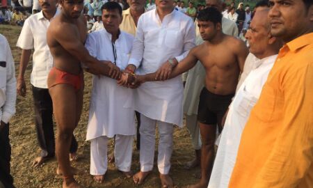 भाजपा नेता ईश्वर मावी ने कराया पाबला गांव में दंगल का शुभारम्भ