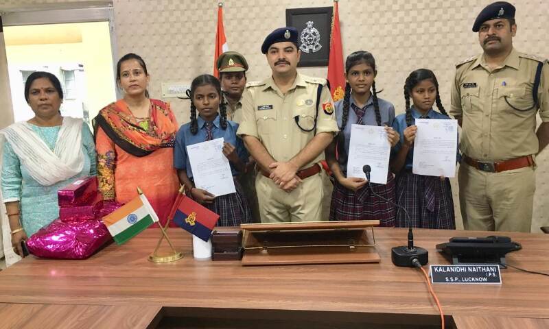 एसएसपी के हाथों पुरस्कार पाकर खिल उठे बच्चों के चेहरे
